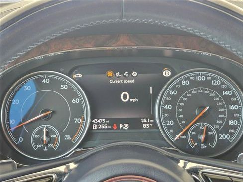 Used 2019 Bentley Bentayga AWD/4WD image 11