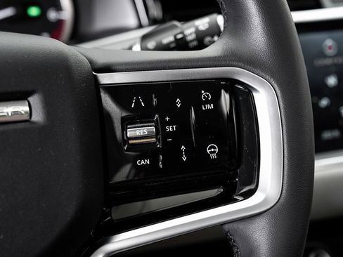 Used 2023 Land Rover Range Rover Evoque SE image 12