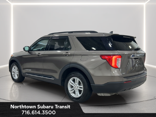 Used 2021 Ford Explorer XLT AWD/4WD image 3