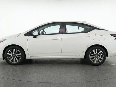 Used 2025 Nissan Versa SV image 5