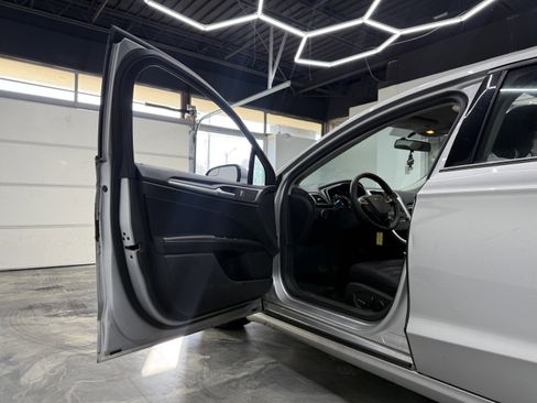 Used 2013 Ford Fusion SE image 8