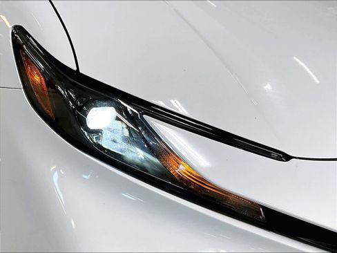 Used 2025 Toyota Camry LE image 32