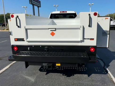 Used 2024 GMC Sierra 2500 Pro w/ Convenience Package image 7