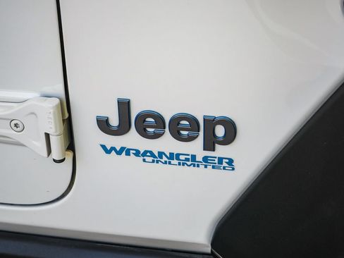 Used 2022 Jeep Wrangler Unlimited Rubicon 4xe w/ Cold Weather Group AWD/4WD image 9