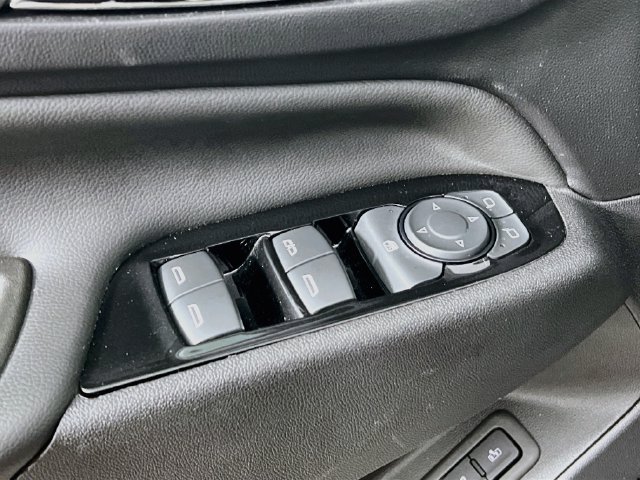 Used 2024 Chevrolet Equinox Premier AWD/4WD image 9