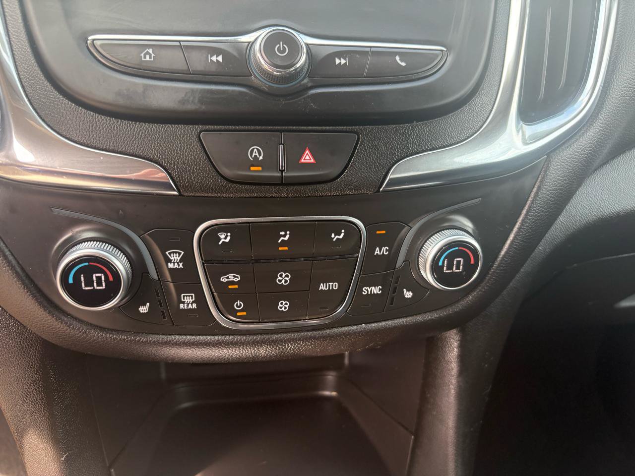 Used 2024 Chevrolet Equinox LT FWD image 26