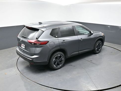 Used 2025 Nissan Rogue SV AWD/4WD image 39