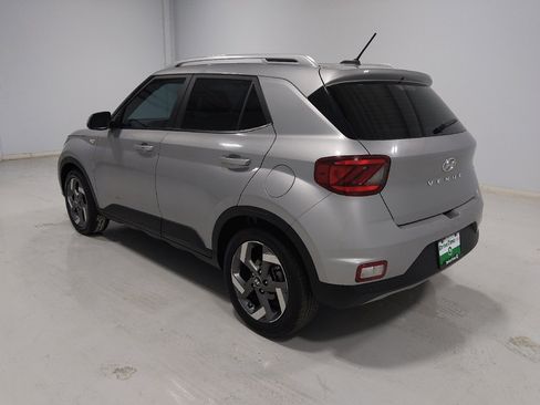 Used 2025 Hyundai Venue SEL FWD image 5