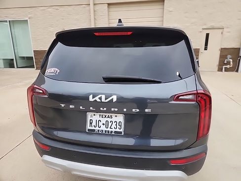 Used 2022 Kia Telluride LX image 16