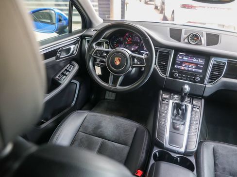 Used 2018 Porsche Macan AWD/4WD image 33