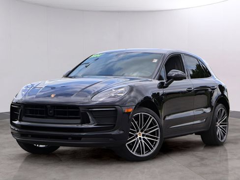 Certified 2024 Porsche Macan w/ Premium Plus Package AWD/4WD image 1