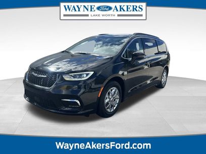 Used 2022 Chrysler Pacifica Touring-L