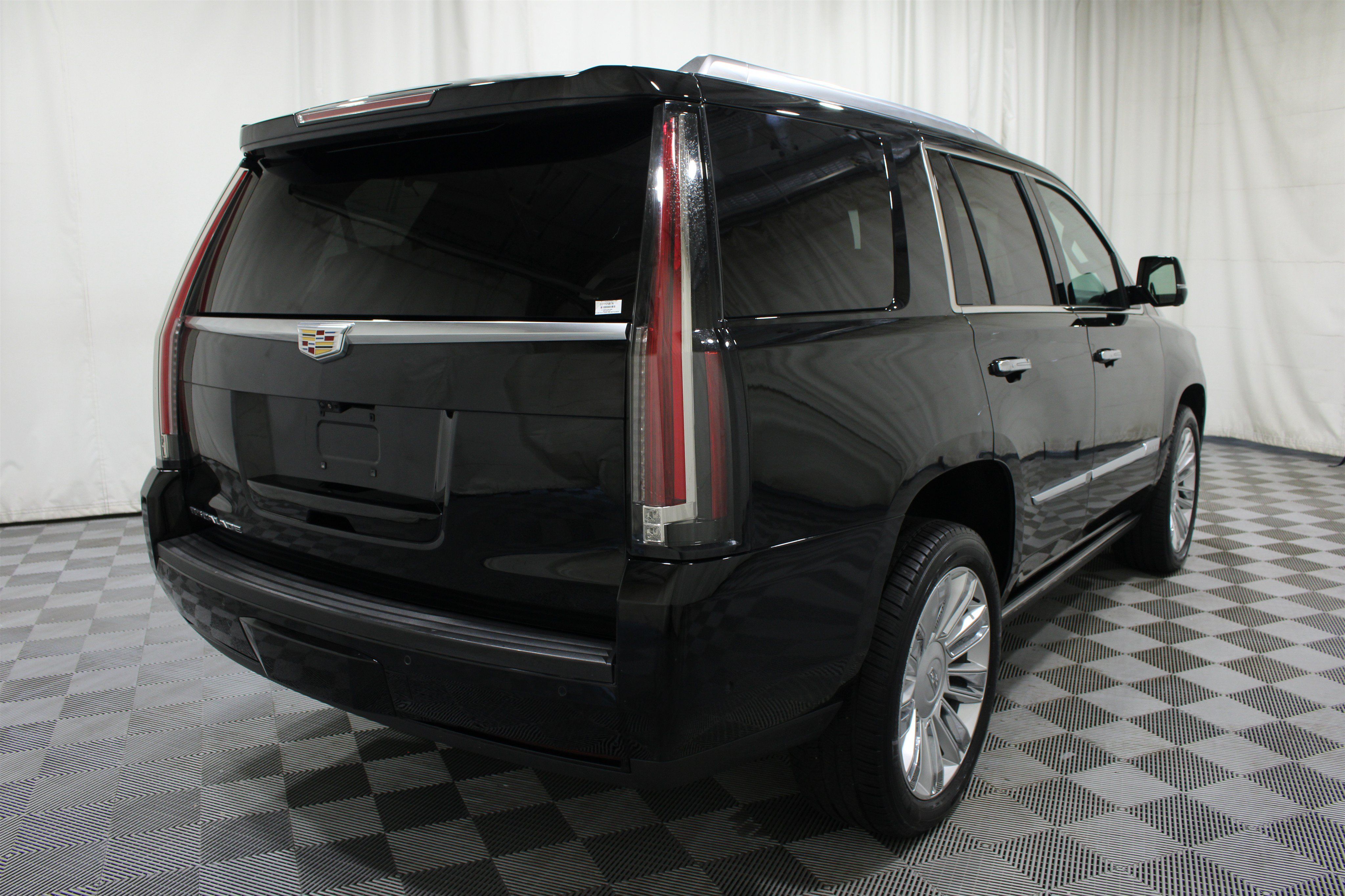 Used 2018 Cadillac Escalade Platinum AWD/4WD image 35