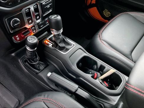 Certified 2025 Jeep Wrangler Rubicon w/ Safety Group image 15