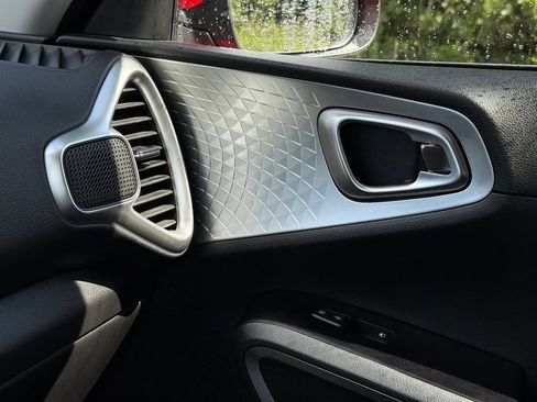 Certified 2023 Kia Soul LX w/ LX Technology Package FWD image 36