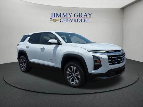 New 2026 Chevrolet Equinox LT w/ Convenience Package II FWD image 7