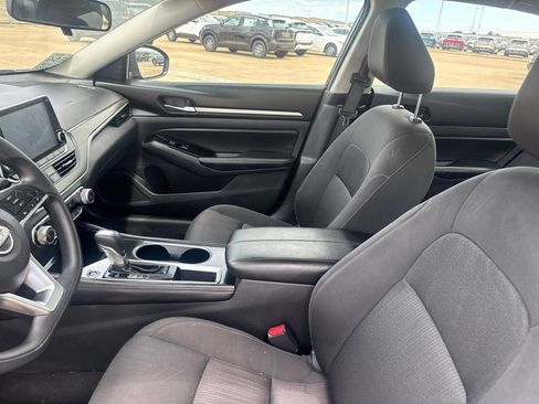 Used 2023 Nissan Altima 2.5 SV FWD image 39