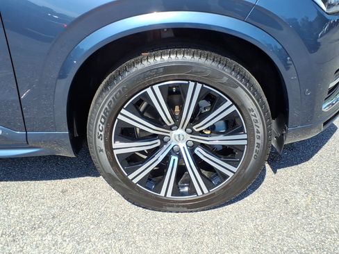 Certified 2025 Volvo XC90 B5 Plus w/ Protection Package Premier AWD/4WD image 10