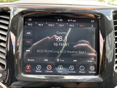 Used 2020 Jeep Cherokee Limited AWD/4WD image 23