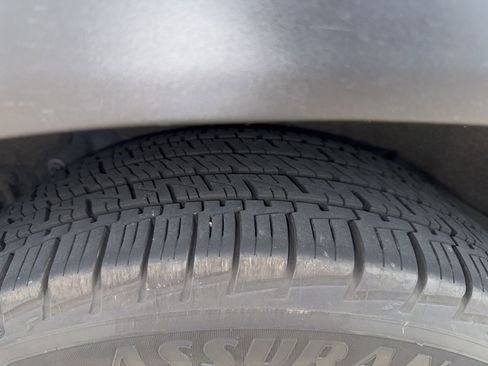 Used 2023 Toyota Highlander Limited image 11