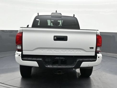 Used 2022 Toyota Tacoma SR5 RWD image 4