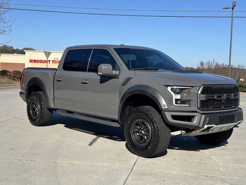 Used 2018 Ford F150 Raptor w/ Equipment Group 802A Luxury image 3