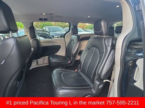 Used 2023 Chrysler Pacifica Touring-L FWD image 10
