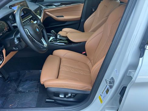 Used 2023 BMW 530i w/ Convenience Package RWD image 15