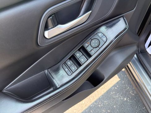 Used 2024 Nissan Rogue SV AWD/4WD image 11