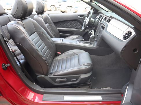 Used 2013 Ford Mustang Premium image 19