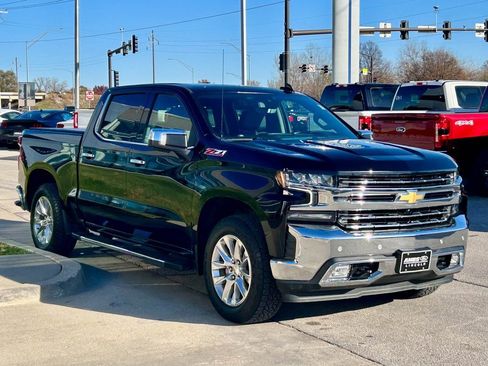 Used 2022 Chevrolet Silverado 1500 LTZ w/ LTZ Premium Package image 3