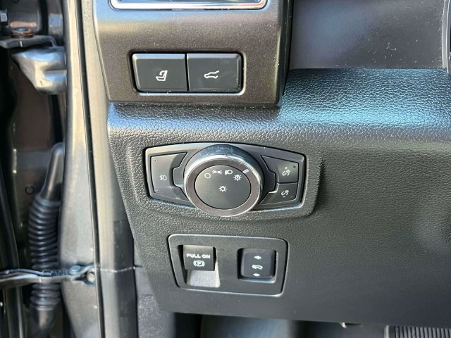 Used 2018 Ford Expedition Limited w/ Equipment Group 301A AWD/4WD image 32