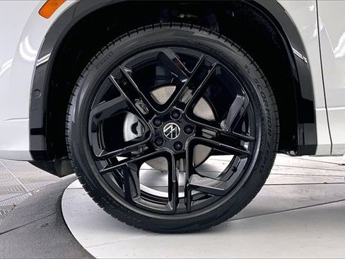 New 2026 Volkswagen Tiguan SE R-Line image 12