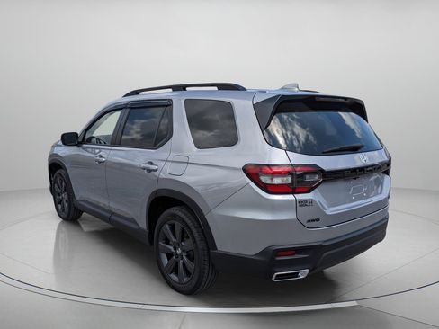 Used 2025 Honda Pilot Sport image 6