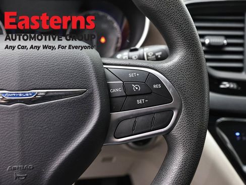 Used 2017 Chrysler Pacifica LX w/ Tire & Wheel Group FWD image 16