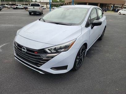 New 2025 Nissan Versa SR w/ Trunk Package