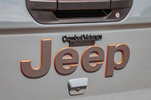 Used 2024 Jeep Gladiator Mojave w/ Steel Bumper Group AWD/4WD image 7