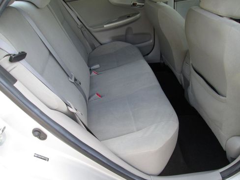 Used 2011 Toyota Corolla LE FWD image 26