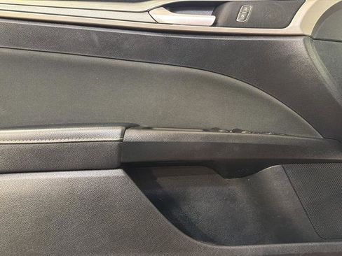 Used 2017 Ford Fusion SE w/ Fusion SE Technology Package image 21