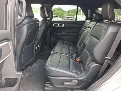 Used 2020 Ford Explorer XLT w/ Equipment Group 202A AWD/4WD image 11