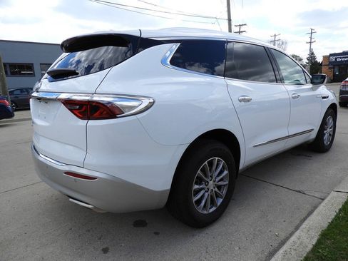 Used 2022 Buick Enclave Essence w/ Trailering Package, 5000 lbs. FWD image 9