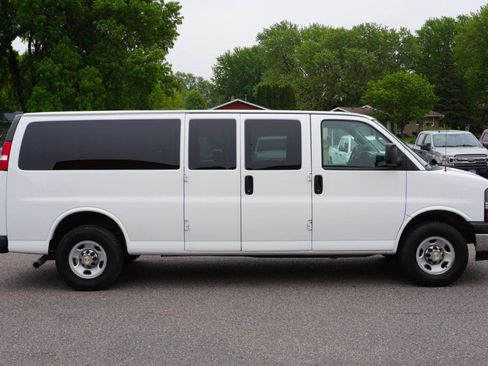 Used 2024 Chevrolet Express 3500 LT w/ LT Preferred Equipment Group RWD image 6