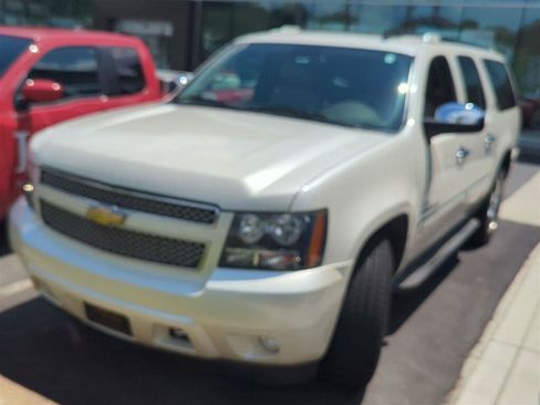 Used 2010 Chevrolet Suburban LTZ AWD/4WD image 2