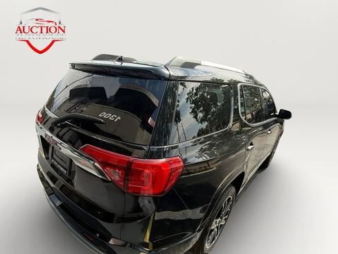 Used 2017 GMC Acadia Denali w/ Technology Package FWD image 5