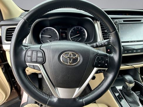 Used 2017 Toyota Highlander Limited AWD/4WD image 21