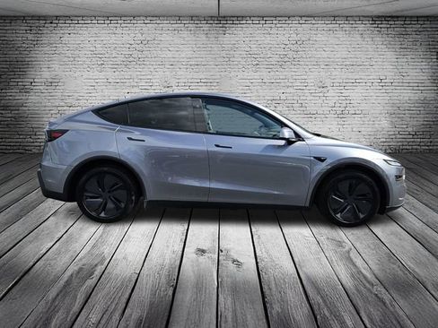 Used 2026 Tesla Model Y Long Range image 6