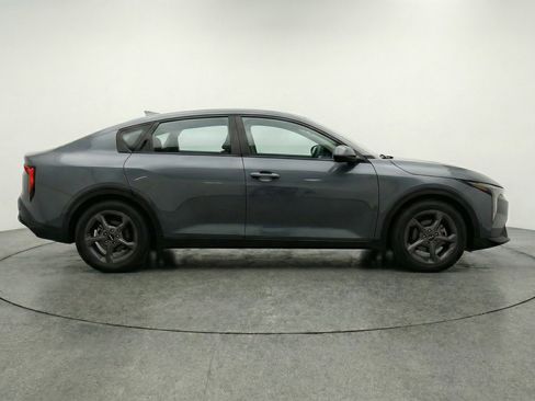 Used 2025 Kia K4 LXS image 11
