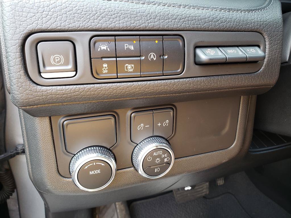 Used 2023 GMC Yukon Denali RWD image 22