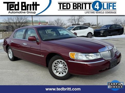 Used 1999 Lincoln Town Car Signature image 1