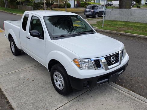 Used 2017 Nissan Frontier S image 2